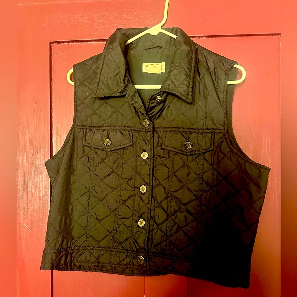 St Johns Bay Vest Womens Sz L Quilted Black Button Front Biker Equestrian Vest